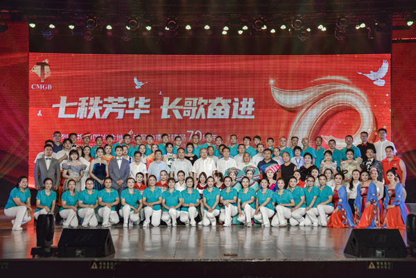 文艺汇演合影02 文艺汇演合影02
